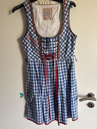 Traditionelles dirndl - traditionelles,